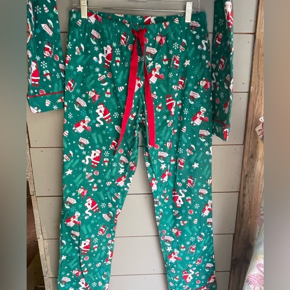SANTAS WORKSHOP CHRISTMAS PAJAMAS - Picture 4 of 6